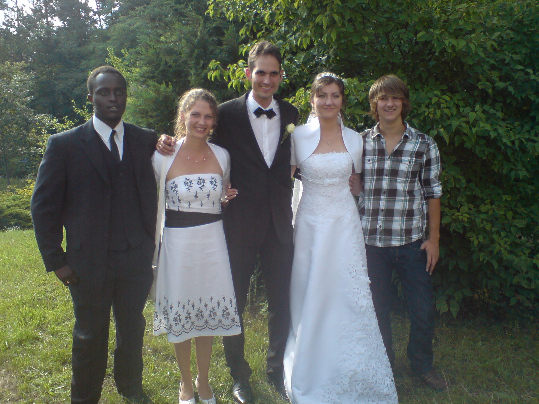 Nr 2,3 und 5 im Uhrzeigersinn sind meine 3 Kinder.